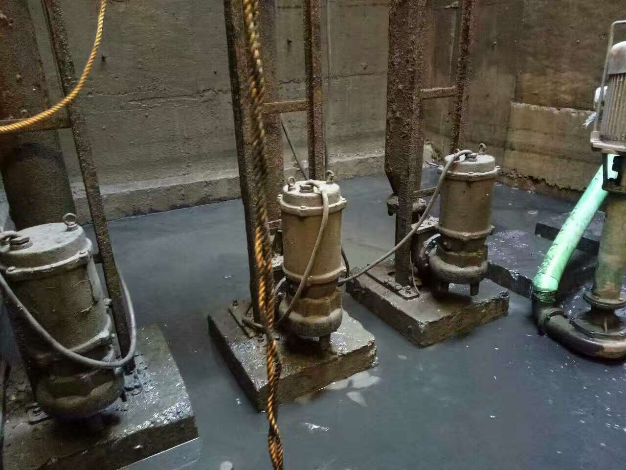 阿瓦提污水池清理